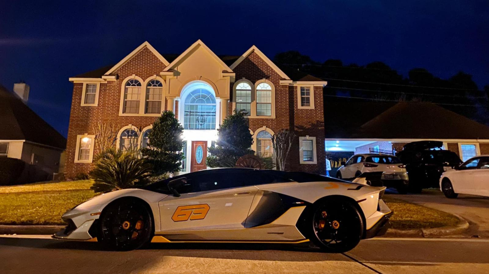Doanh nhân Việt tậu Lamborghini Aventador SVJ63 Roadster chỉ có 63 chiếc trên thế giới, giá hơn 35 tỷ đồng Doanh nhân Việt tậu Lamborghini Aventador SVJ63 Roadster chỉ có 63 chiếc trên thế giới, giá hơn 35 tỷ đồng