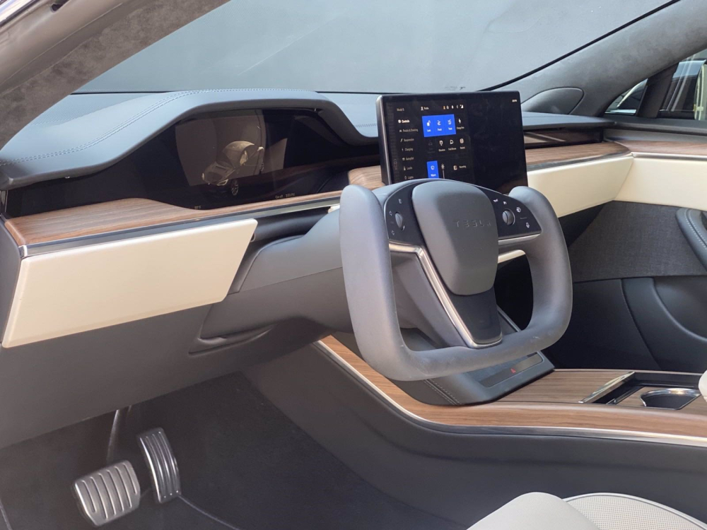 V&ocirc; lăng rất th&uacute; vị của xe Tesla Model S Plaid 2022