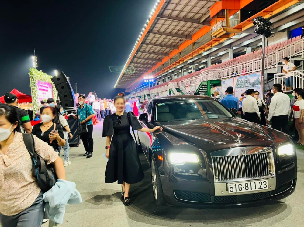 Chiếc xe Rolls-Royce Ghost Series II rất hay th&aacute;p t&ugrave;ng b&agrave; Nguyễn Phương Hằng l&uacute;c chưa bị C&ocirc;ng an Tp.HCM bắt tạm giam