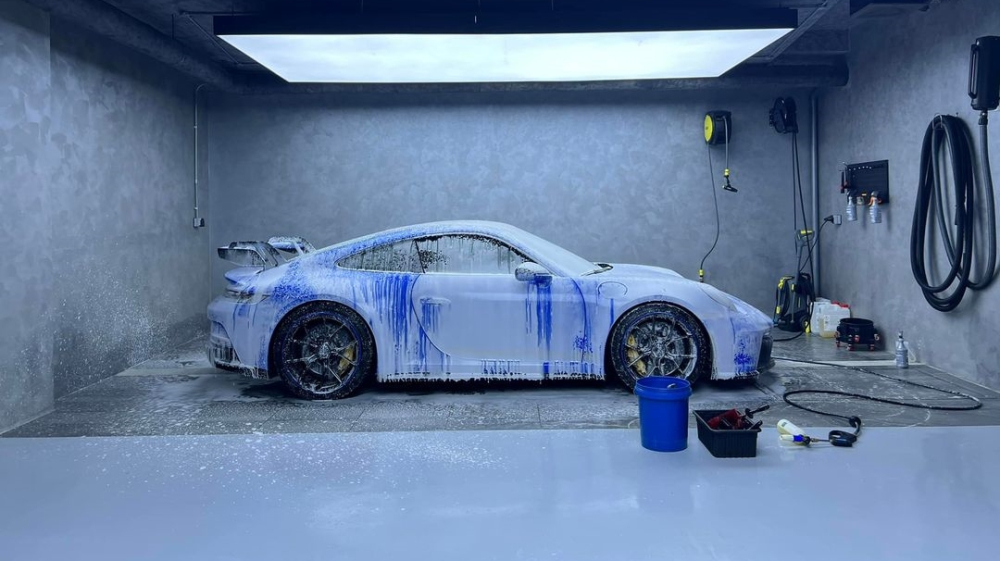 Cường Đ&ocirc;-la khoe ảnh chiếc xe Porsche 911 GT3 2022 m&igrave;nh mới nhận b&agrave;n giao