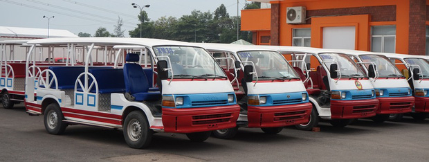 Xe bus điện đua đón khách tham quan miễn phí Xe bus điện đua đón khách tham quan miễn phí
