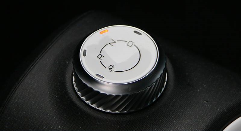 N&uacute;m xoay chuyển số của Wuling Hongguang Mini EV Gameboy 2022