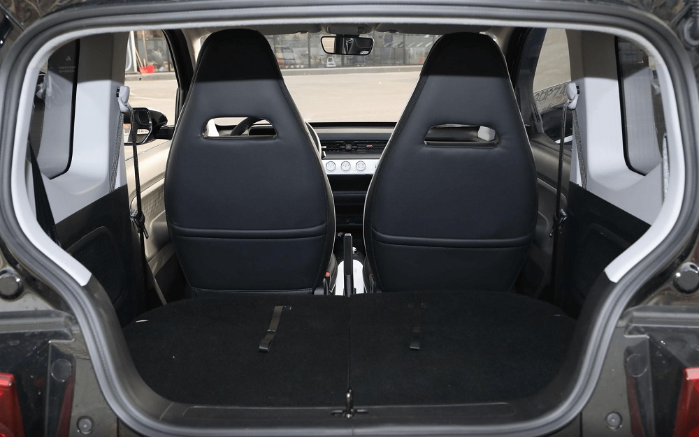 Ghế sau của Wuling Hongguang Mini EV Gameboy 2022 gập xuống để tạo th&agrave;nh khoang h&agrave;nh l&yacute;