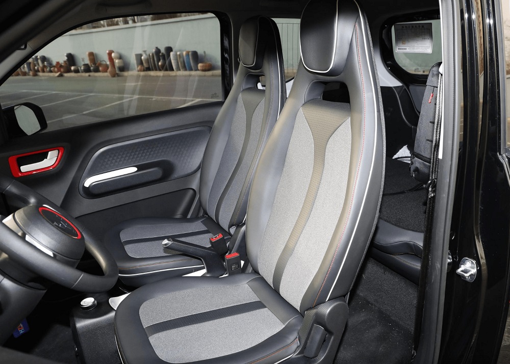 Ghế trước thể thao hơn của Wuling Hongguang Mini EV Gameboy 2022