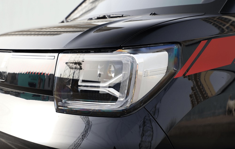 Đ&egrave;n pha với tạo h&igrave;nh chữ X b&ecirc;n trong của Wuling Hongguang Mini EV Gameboy 2022