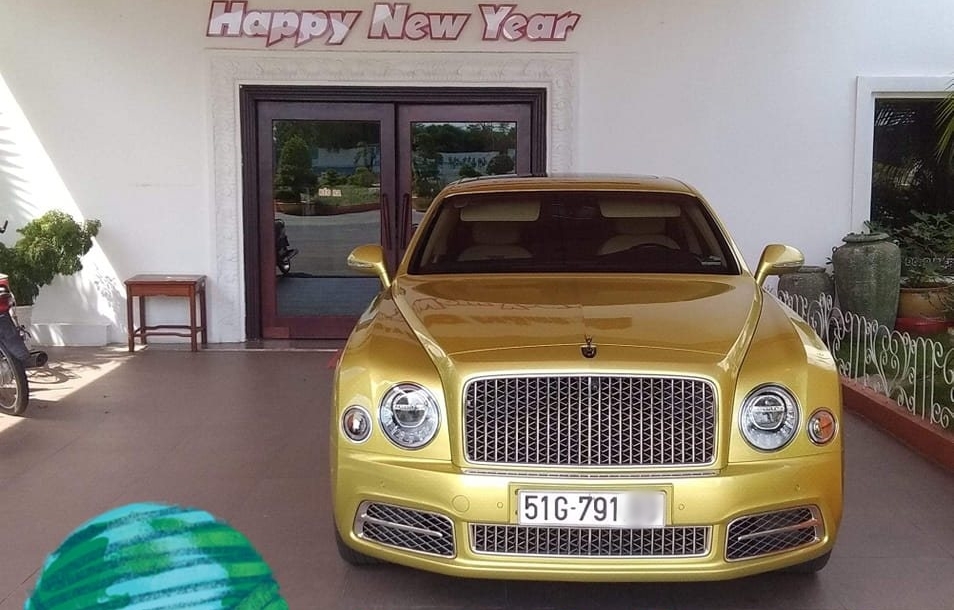 Còn đây là biển số của chiếc xe Bentley Mulsanne EWB sau này Còn đây là biển số của chiếc xe Bentley Mulsanne EWB sau này