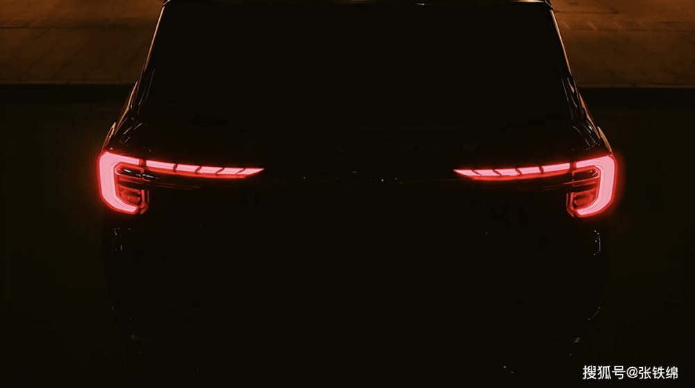 Đ&egrave;n hậu LED của Ford Explorer 2022 nh&igrave;n trong đ&ecirc;m