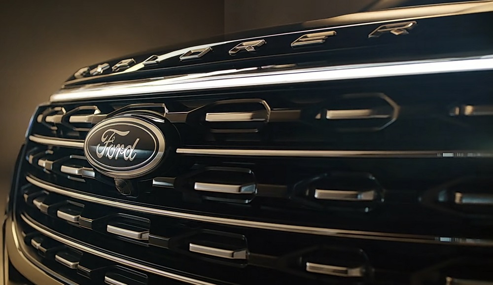 Lưới tản nhiệt với mắt lưới đa điểm dạng vạch kẻ ngang của Ford Explorer 2022