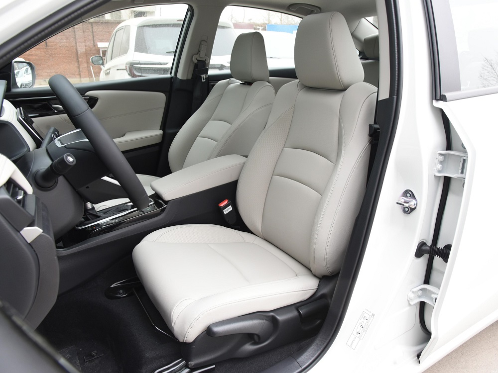 Ghế của Honda Envix 2022 được bọc da m&agrave;u trắng ng&agrave;, tạo cảm gi&aacute;c sang trọng