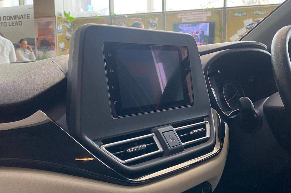 Toyota Glanza 2022 bản G chỉ d&ugrave;ng m&agrave;n h&igrave;nh trung t&acirc;m 7 inch