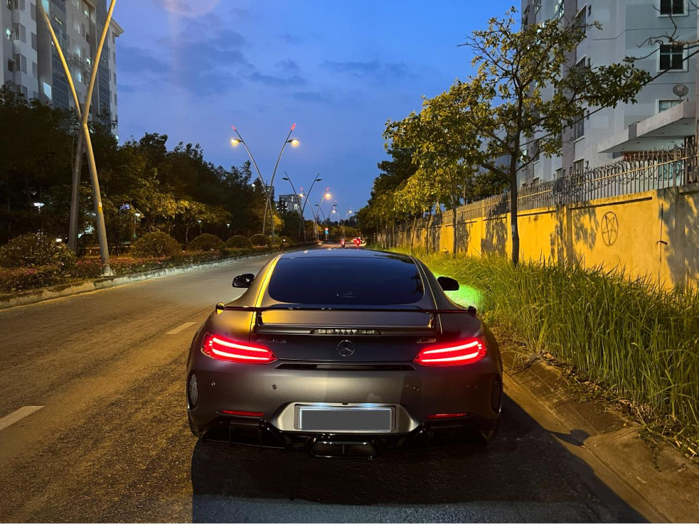 V&agrave; đ&acirc;y l&agrave; diện mạo đu&ocirc;i xe Mercedes-AMG GT R