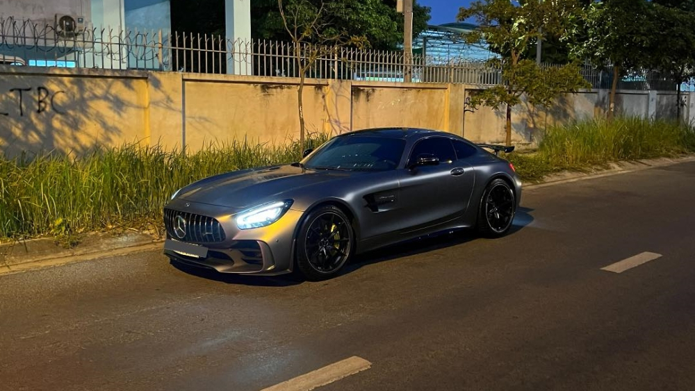 Chiếc si&ecirc;u xe Mercedes-AMG GT R mới được Cường Đ&ocirc;-la b&aacute;n lại đ&atilde; về tay &ocirc;ng chủ của c&agrave; ph&ecirc; Trung Nguy&ecirc;n
