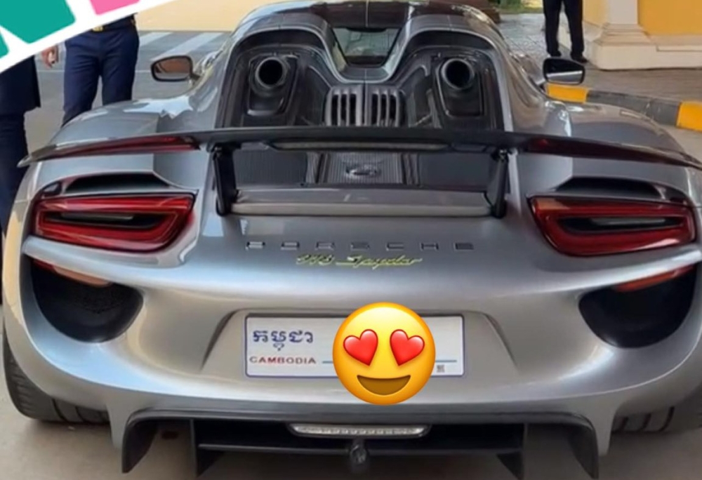 Hình ảnh chiếc xe Porsche 918 Spyder của doanh nhân Việt được chia sẻ lên mạng xã hội