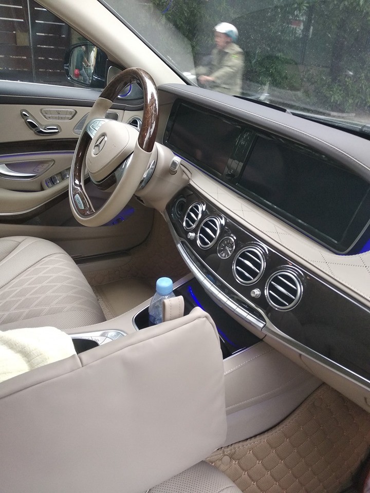 Khoang l&aacute;i của xe Mercedes-Maybach S600 Pullman