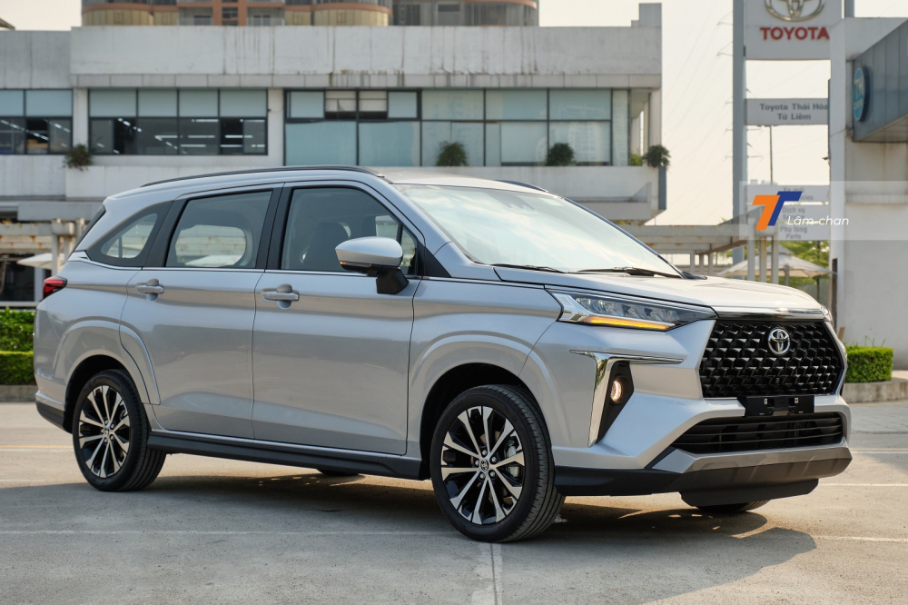 Một số đại l&yacute; đang b&aacute;n Toyota Veloz Cross 2022 k&egrave;m g&oacute;i &ldquo;lạc&rdquo; l&ecirc;n tới 40 triệu đồng.