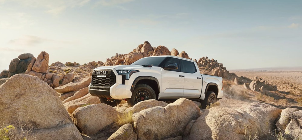 Toyota Tundra đi k&egrave;m hệ dẫn động cầu sau hoặc 4WD.