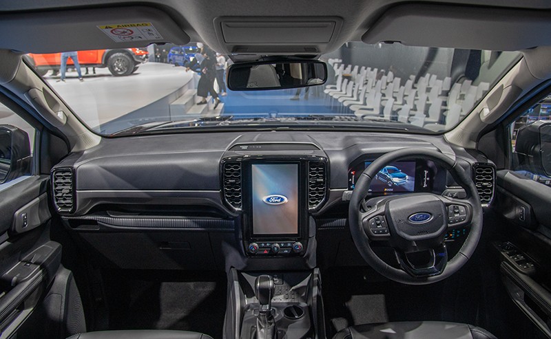 Nội thất b&ecirc;n trong Ford Ranger 2022 bản Sport