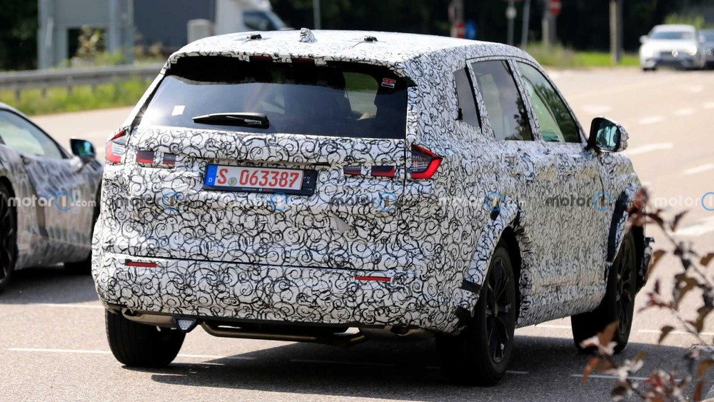 Honda CR-V 2023 chạy trên đường thử