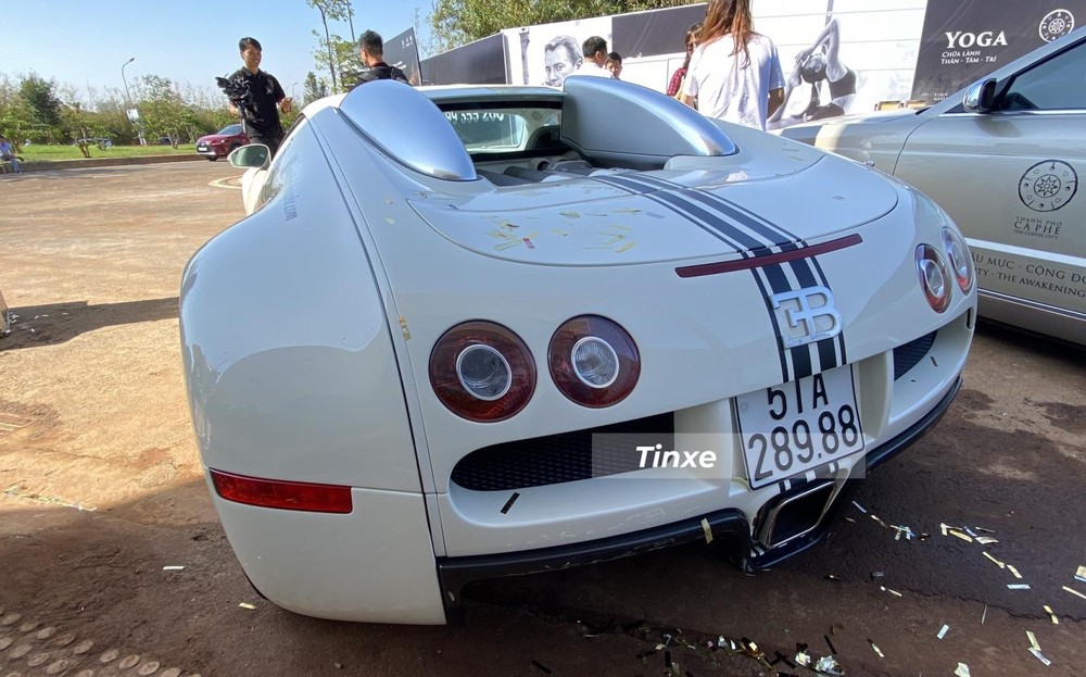 Thiết kế đuôi xe Bugatti Veyron