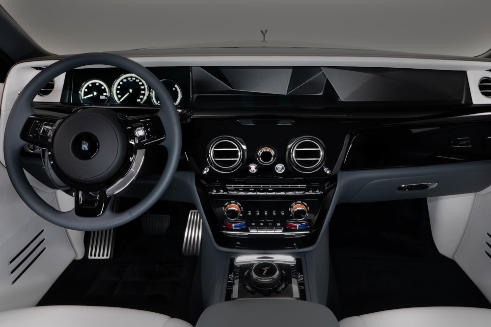 Nội thất của chiếc Rolls-Royce Phantom với Carbon Veil Gallery