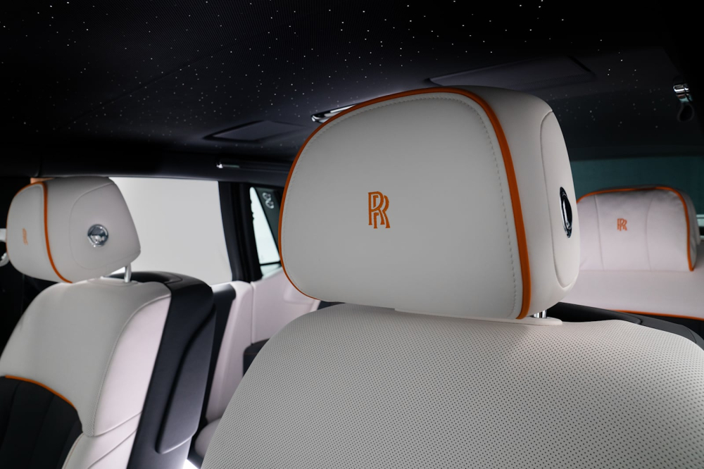 Nội thất của chiếc Rolls-Royce Phantom với Carbon Veil Gallery