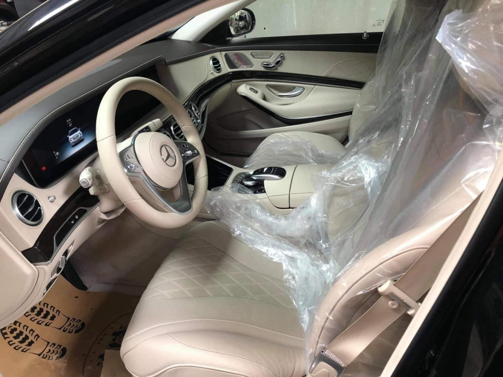 Khoang lái của chiếc xe siêu sang Mercedes-Maybach S650 Pullman ở Quảng Ninh Khoang lái của chiếc xe siêu sang Mercedes-Maybach S650 Pullman ở Quảng Ninh