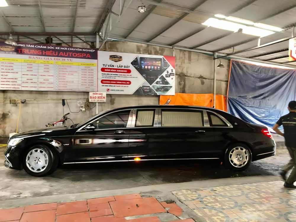 Nhìn từ bên hông mới thấy độ ngầu của xe Mercedes-Maybach S650 Pullman Nhìn từ bên hông mới thấy độ ngầu của xe Mercedes-Maybach S650 Pullman