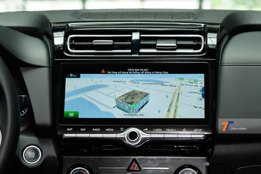 M&agrave;n h&igrave;nh giải tr&iacute; l&agrave; loại 10,25 inch kh&aacute; giống với trang bị tr&ecirc;n Hyundai Tucson, c&oacute; kết nối Apple CarPlay/Android Auto.