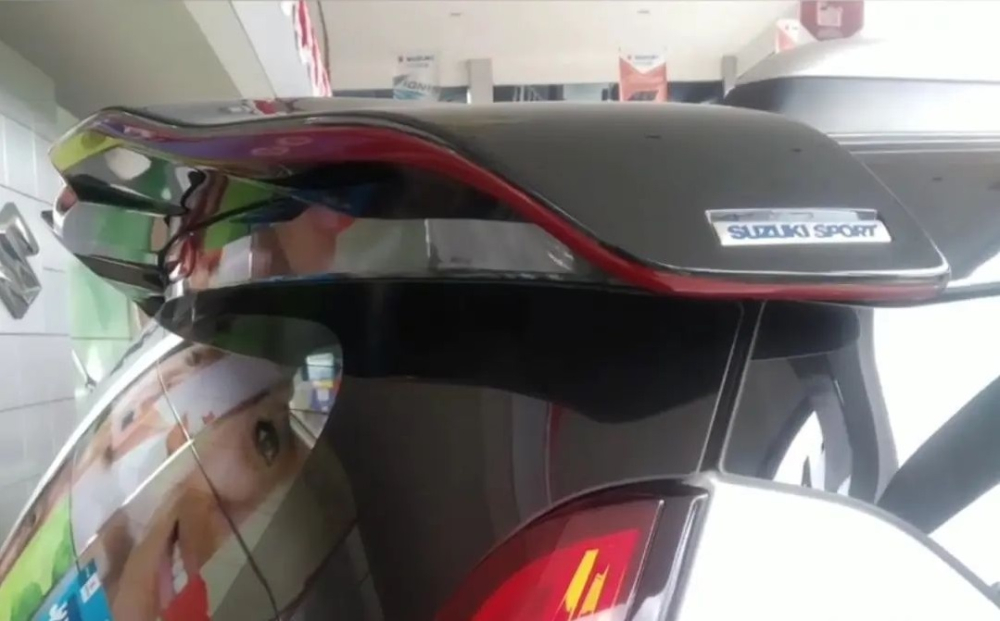 C&aacute;nh gi&oacute; mui của Suzuki XL7 Alpha FF 2022 
