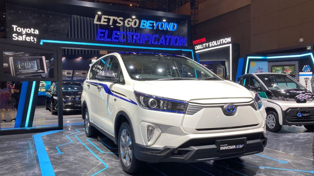 Tr&aacute;i với tin đồn, Toyota Innova được bổ sung phi&ecirc;n bản chạy điện thay v&igrave; hybrid