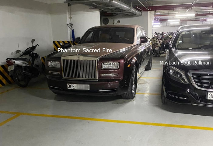 Rolls-Royce Phantom Lửa thi&ecirc;ng thường xuy&ecirc;n đỗ cạnh chiếc xe si&ecirc;u sang Mercedes-Maybach S600 Pullman, nếu si&ecirc;u phẩm d&agrave;i 6,5 m l&ecirc;n tr&ecirc;n đường đỗ, Rolls-Royce Ghost mạ v&agrave;ng sẽ đồng h&agrave;nh c&ugrave;ng chiếc xe Phantom bản độc