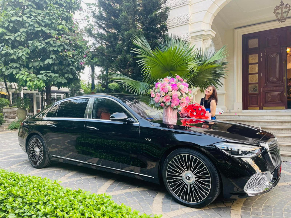 Doanh nh&acirc;n Quốc Cường tậu xe si&ecirc;u sang Mercedes-Maybach S680 2022 c&oacute; gi&aacute; hơn 23 tỷ đồng
