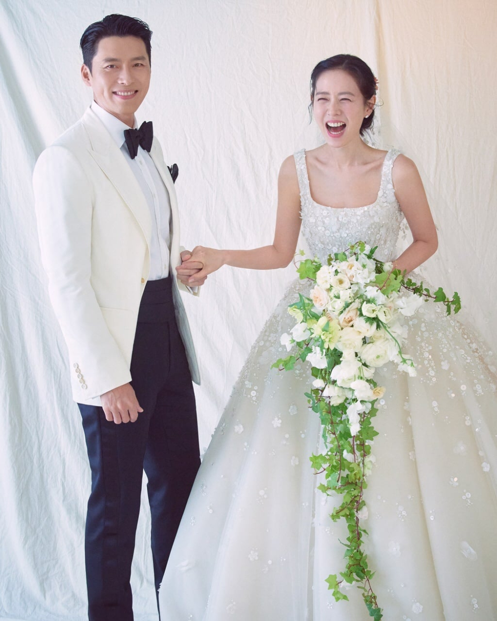 Hyun Bin và Son Ye Jin đã chính thức nên duyên vợ chồng sau 2 năm hẹn hò Hyun Bin và Son Ye Jin đã chính thức nên duyên vợ chồng sau 2 năm hẹn hò