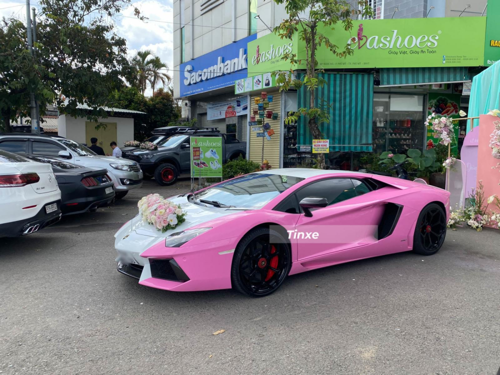 Chiếc siêu xe Lamborghini Aventador LP700-4 đầu tiên về nước