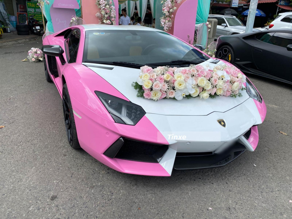 Doanh nhân này sau đó bán lại chiếc xe Lamborghini Huracan LP610-4 cho chính Giám đốc Lamborghini Việt Nam trước khi lên đời chơi phiên bản Lamborghini Aventador LP700-4