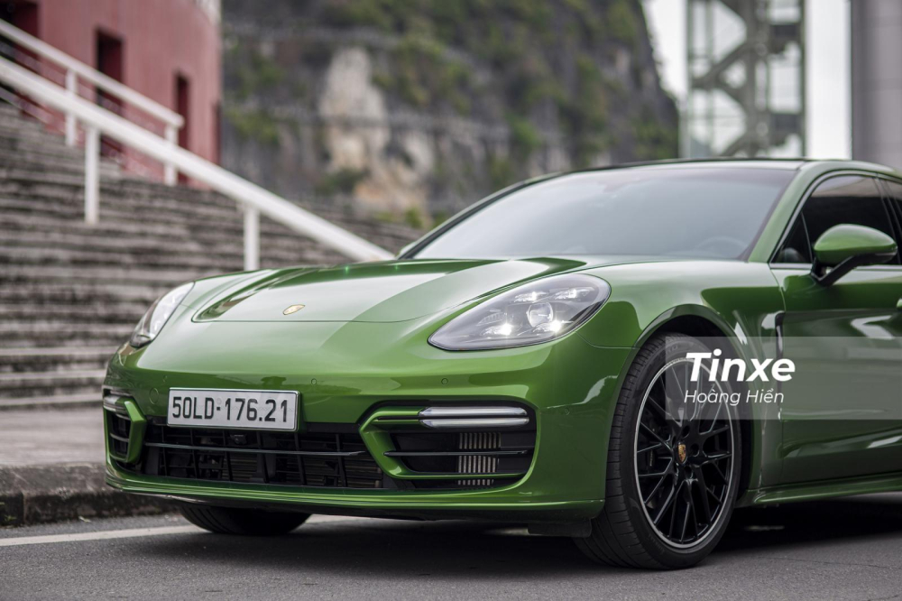 Porsche Panamera cân bằng giữa sự êm ái, mạnh mẽ và sang trọng. Porsche Panamera cân bằng giữa sự êm ái, mạnh mẽ và sang trọng.