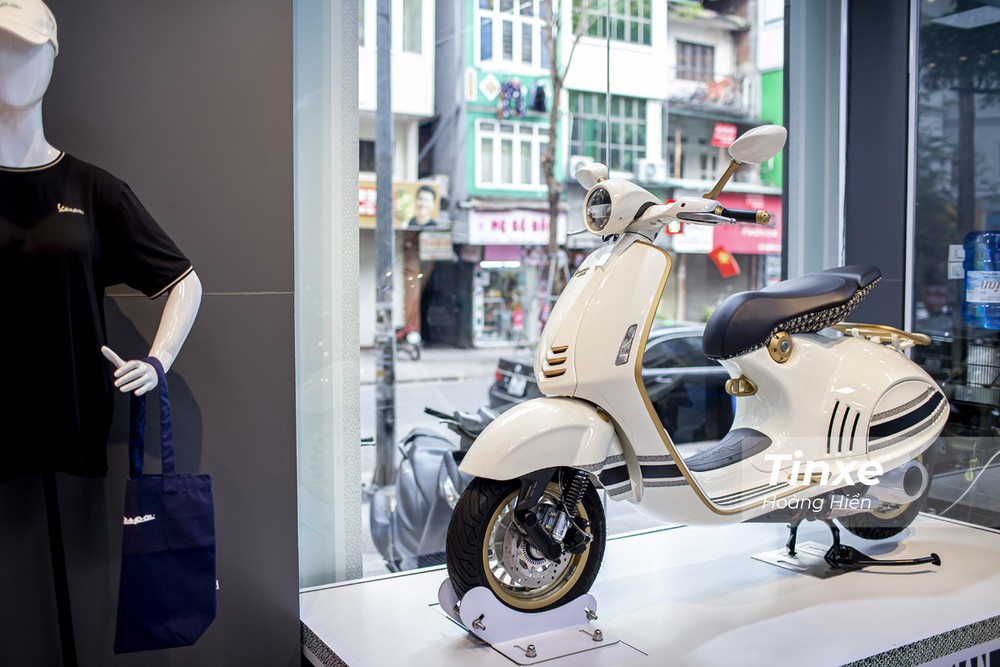 Vespa 946 Christian Dior