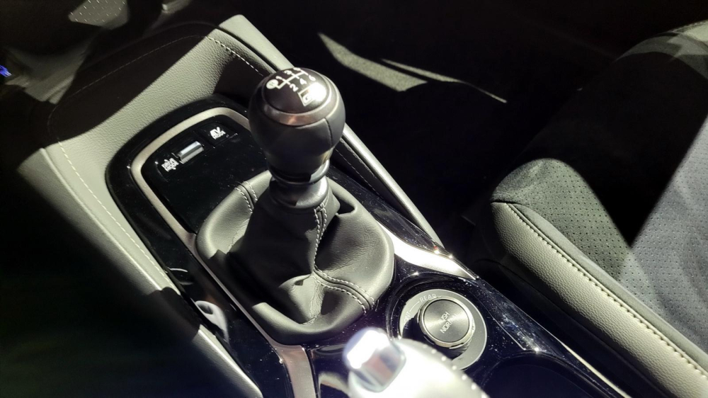 Toyota GR Corolla 2023 chỉ c&oacute; hộp số s&agrave;n