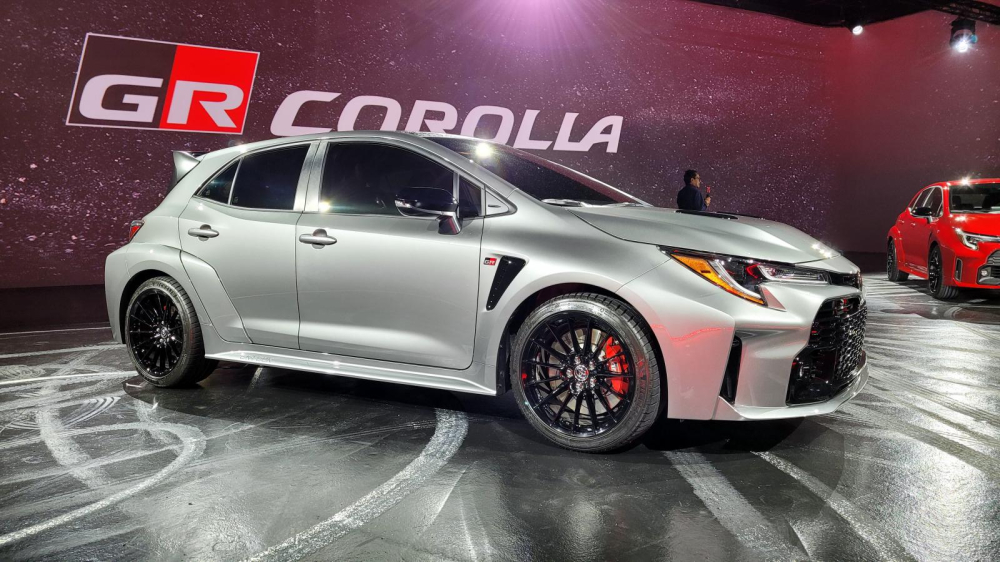 Toyota GR Corolla 2023 ch&iacute;nh thức tr&igrave;nh l&agrave;ng, đe dọa Honda Civic Type R