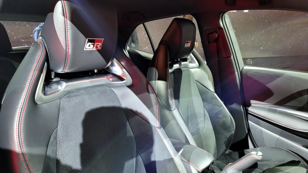 Ghế bọc bằng da lộn của Toyota GR Corolla Circuit Edition 2023