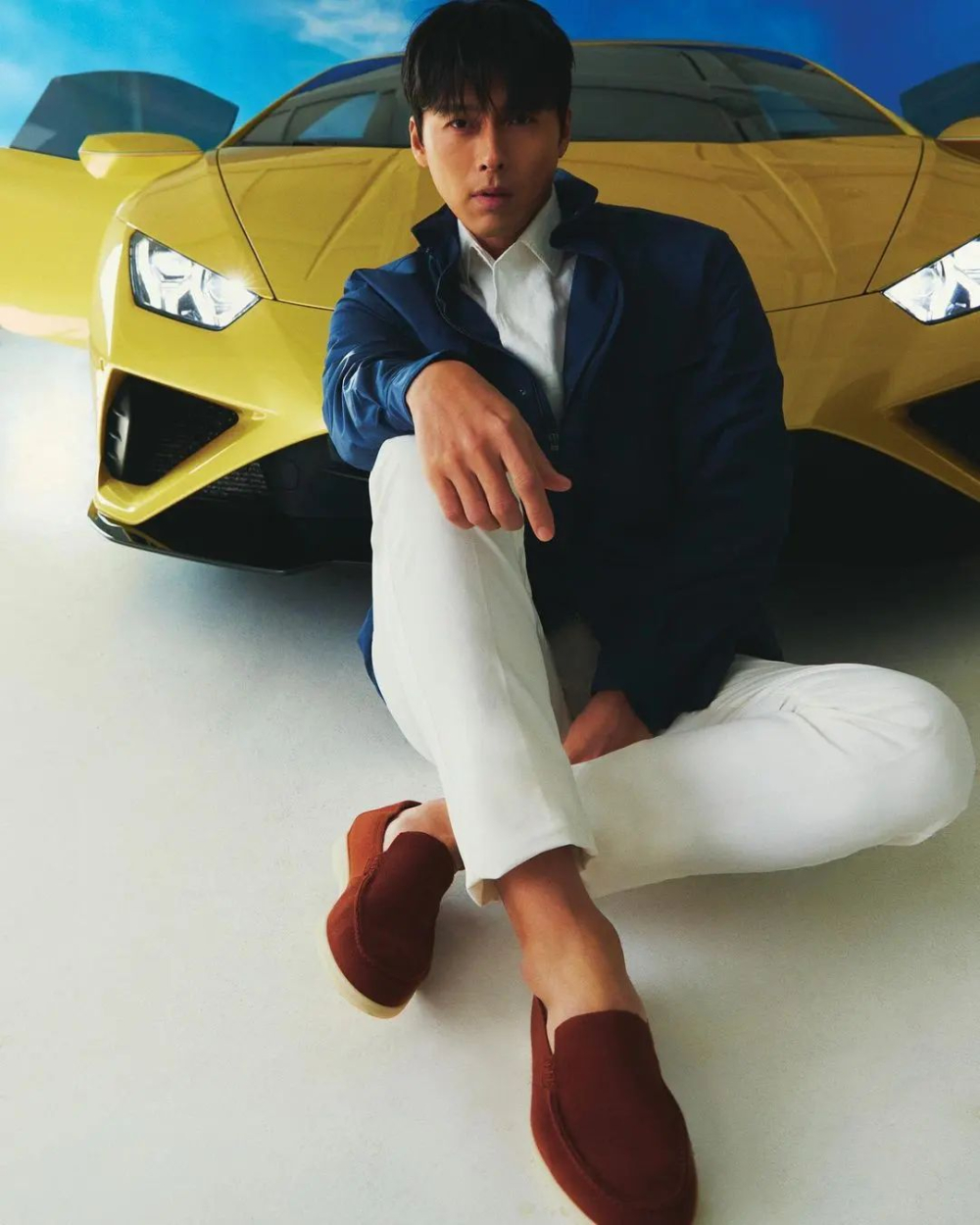 Hyun Bin kh&aacute;c lạ qua bộ ảnh với si&ecirc;u xe Lamborghini Huracan EVO RWD