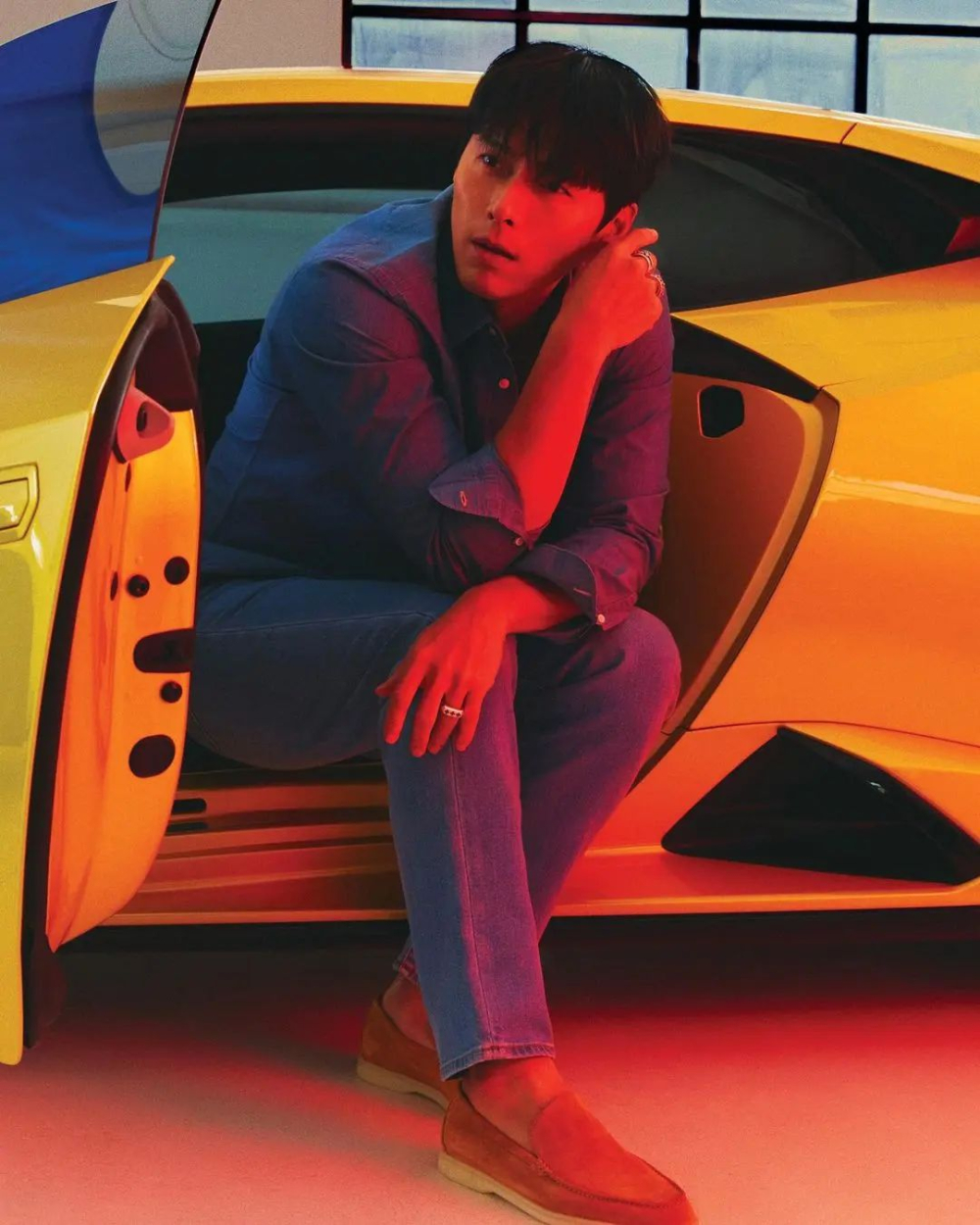 Hyun Bin nổi tiếng l&agrave; người đam m&ecirc; si&ecirc;u xe