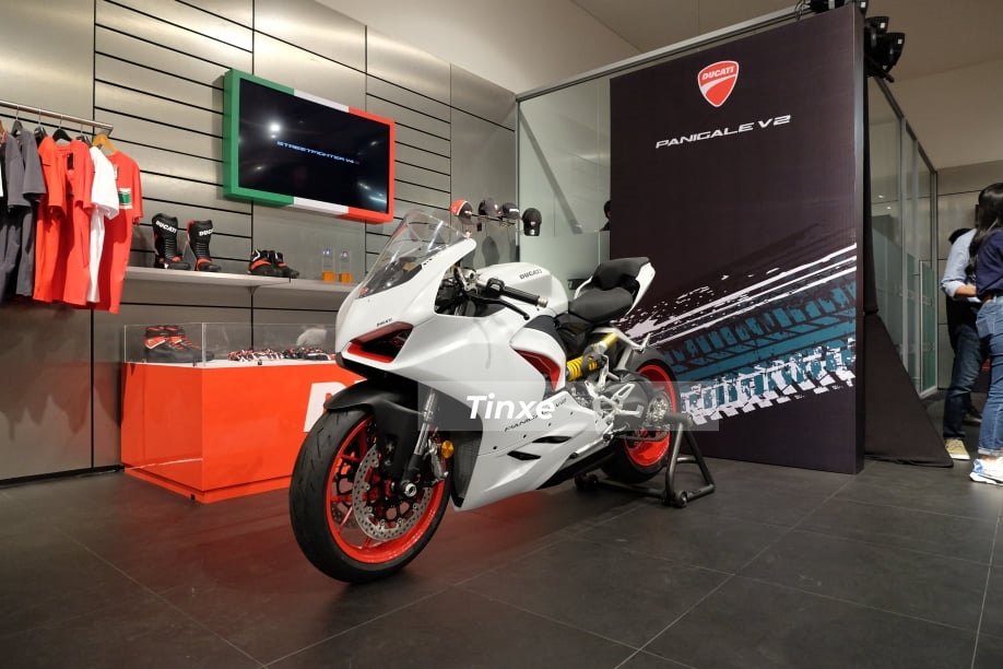 2 chiếc xe Ducati còn lại là mẫu xe Panigale V2 2 chiếc xe Ducati còn lại là mẫu xe Panigale V2