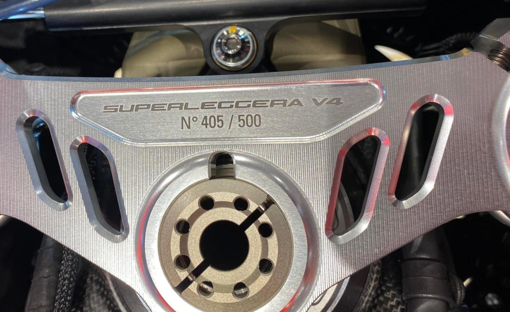 Ducati Superleggera V4 chỉ sản xuất 500 chiếc v&agrave; si&ecirc;u phẩm về tay Minh Nhựa mang số thứ tự 405, rất &yacute; nghĩa với sự ph&aacute;t triển của c&ocirc;ng ty gia đ&igrave;nh