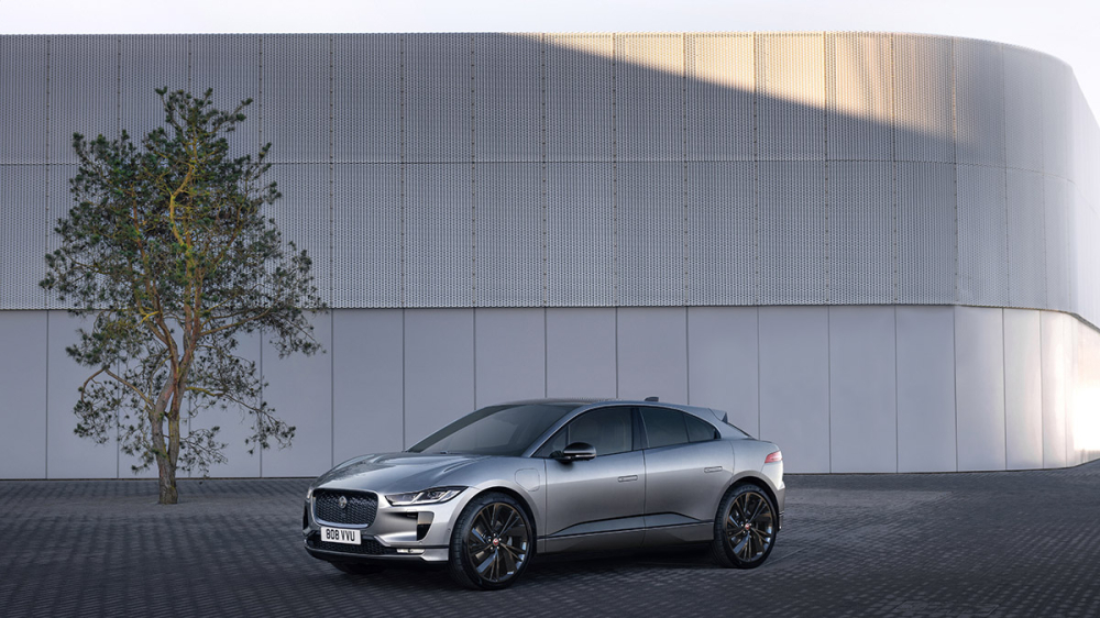 Jaguar Land Rover sẽ cắt giảm kh&iacute; thải trong kế hoạch sản xuất tới năm 2030.