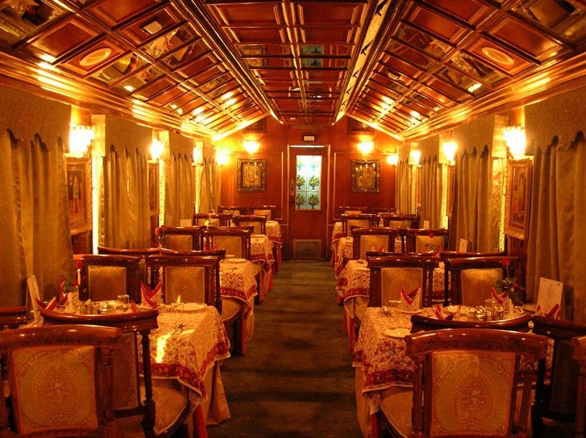 T&agrave;u Palace on Wheels