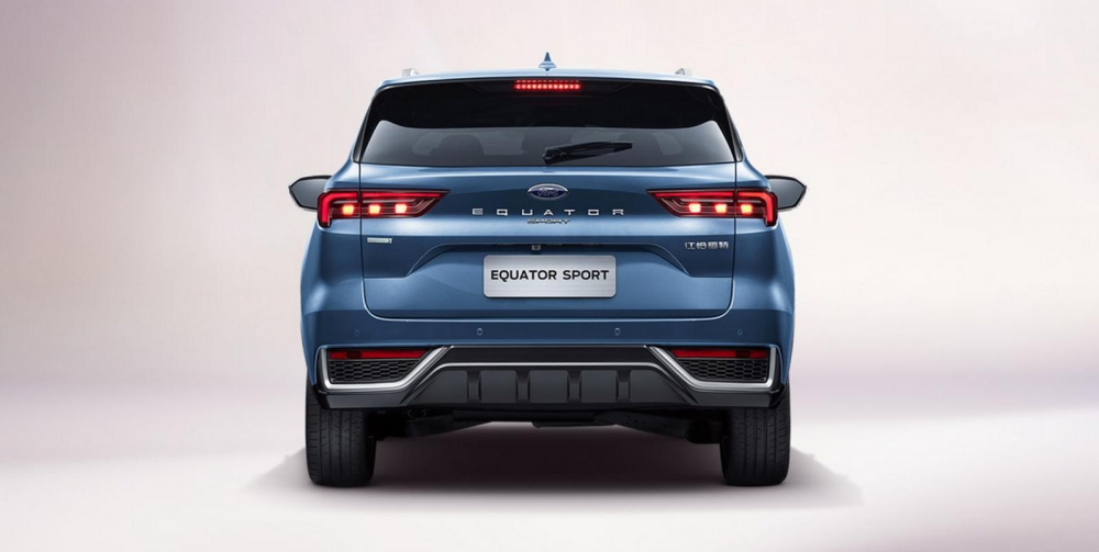 Ford Equator Sport 2022 nh&igrave;n từ ph&iacute;a sau