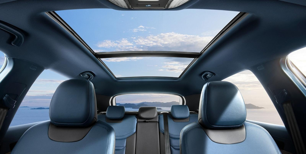 Cửa sổ trời của Ford Equator Sport 2022 