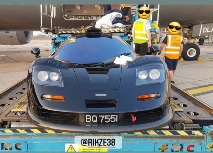 Chiếc McLaren F1 GT n&agrave;y tr&ocirc;ng vẫn c&ograve;n kh&aacute; nguy&ecirc;n vẹn