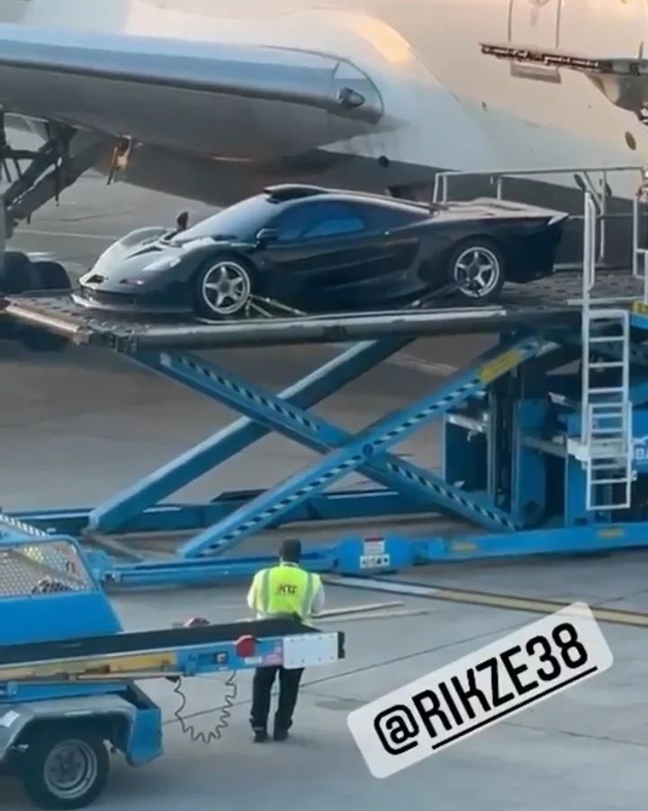 Đ&acirc;y l&agrave; 1 trong số đ&uacute;ng 3 si&ecirc;u xe McLaren F1 GT được ra đời
